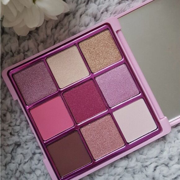 NIB Revolution Glitter Seeker Palette - Picture 12 of 15